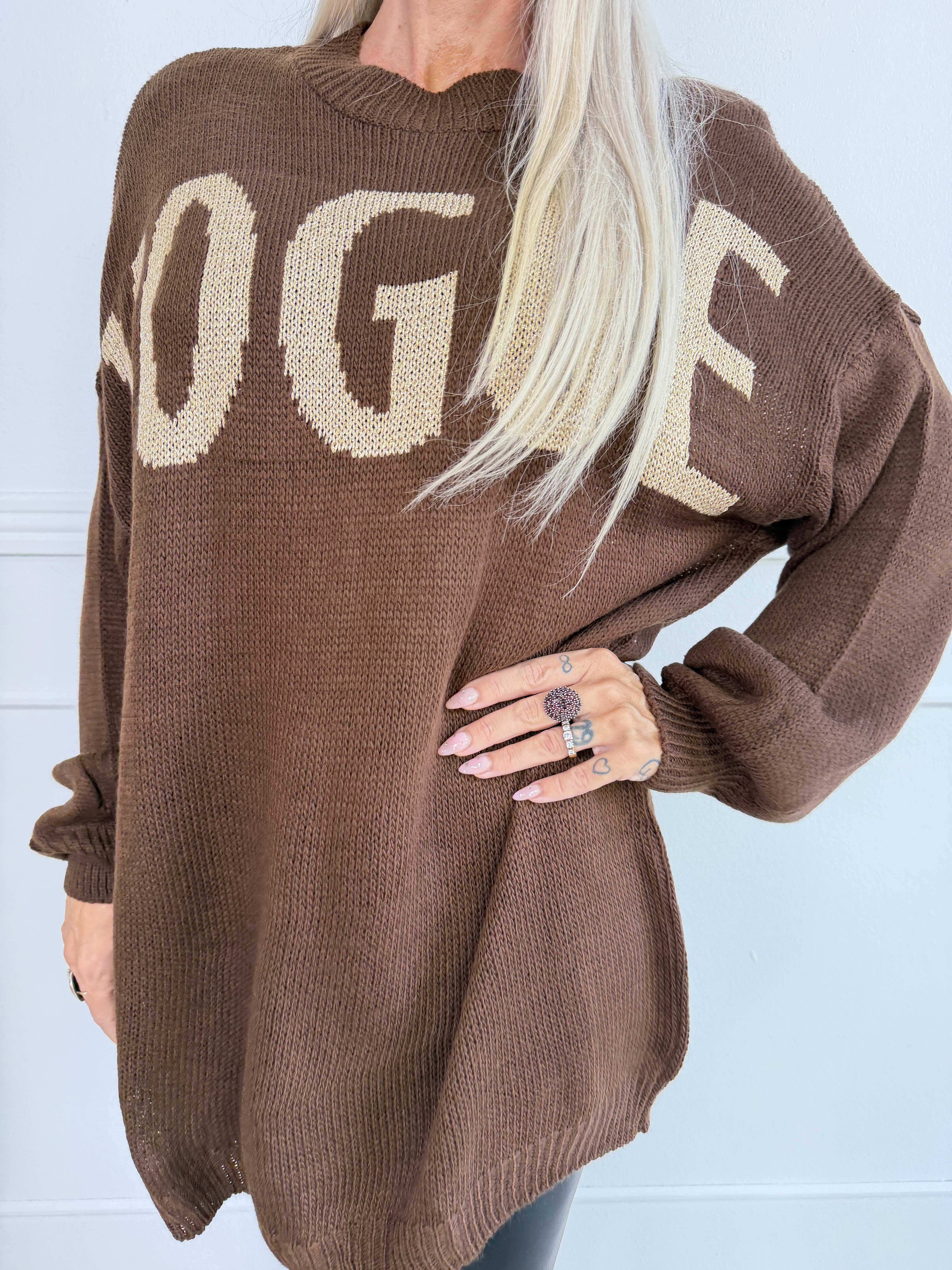 Priscilla - Stickad tröja med VOGUE skrivet i guldglittertråd